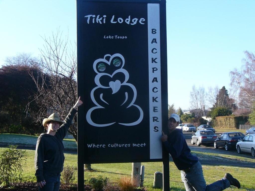 Tiki Lodge Backpackers Tauposjön Rum bild